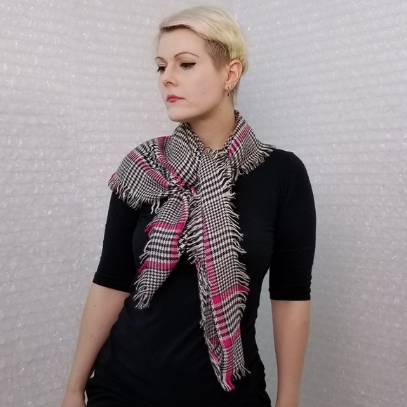 black/white/pink houndstooth fringe square scarf - Picture 3 of 6